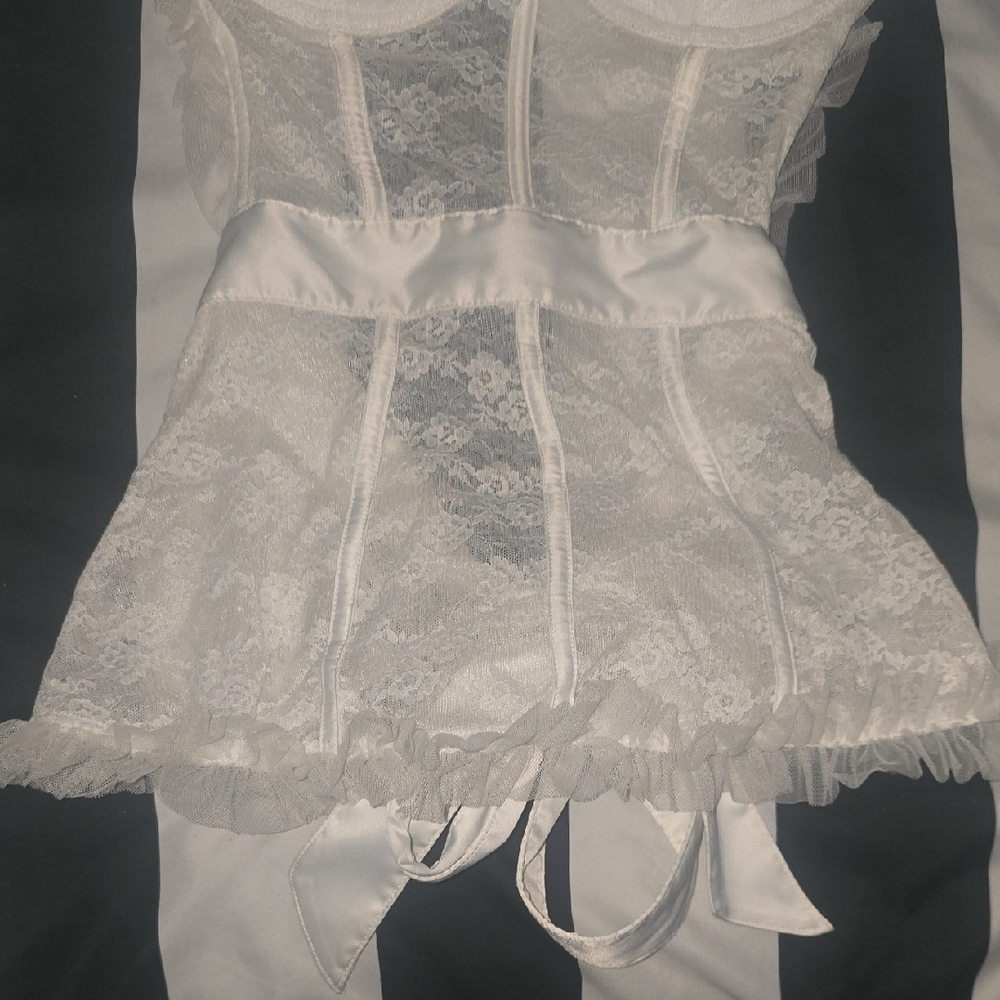 Victoria Secret I DO Elegant White Lace & Rhinestone Trim Bustier (NWOT)(34B) 🤍 - Picture 4 of 8